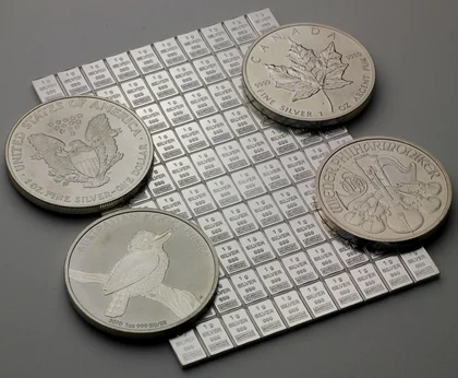 100g Silbertafel™ im Grössenvergleich zu 1oz Silberanlagemünzen